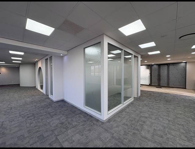 287M² OFFICE TO LET IN MAGALIESSIG